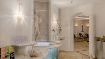 Sauna, hot tub, steam room, Turkish bath/hammam, body treatments