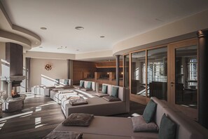 Sauna, hot tub, steam room, Turkish bath/hammam, body treatments