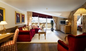 Hypo-allergenic bedding, down duvets, in-room safe, desk - Majestic – Unique Spa Resort (Brunico)