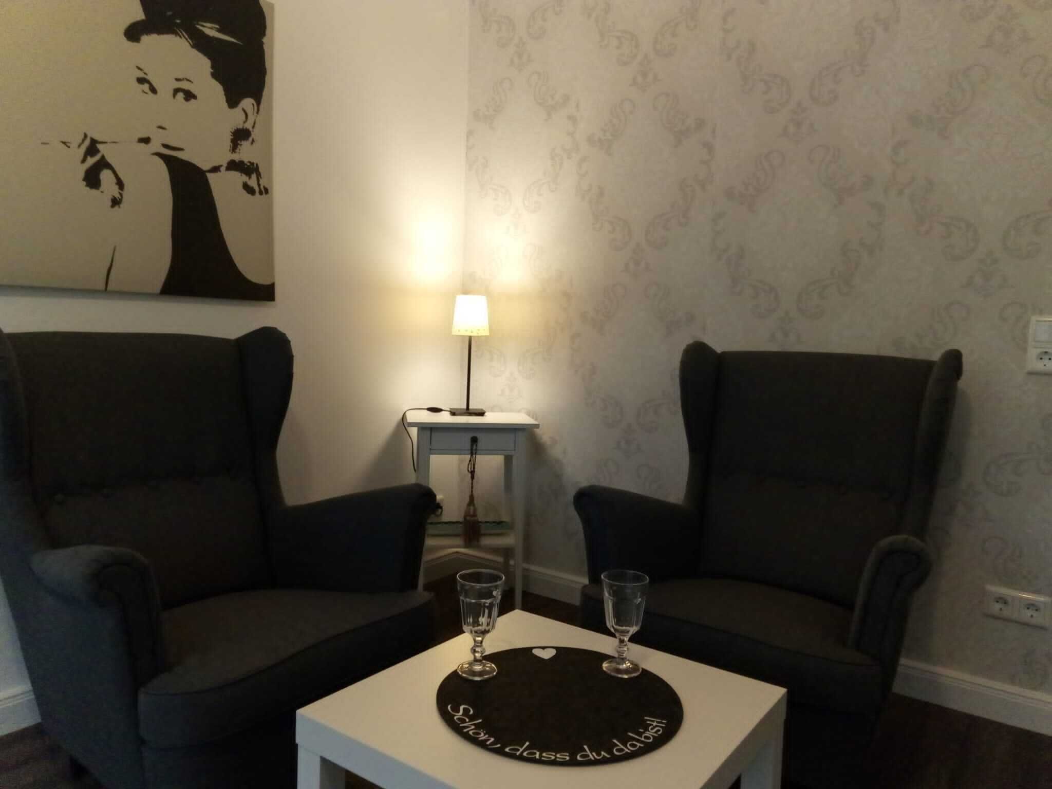 Estudio de diseñador, balcón | Área de sala de estar | Televisión de pantalla plana y tenis de mesa 