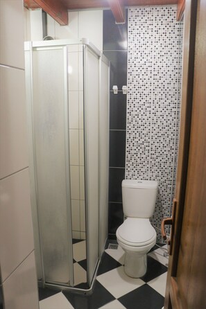 Shower, free toiletries, hair dryer, towels - Durak Hotel (Bodrum)