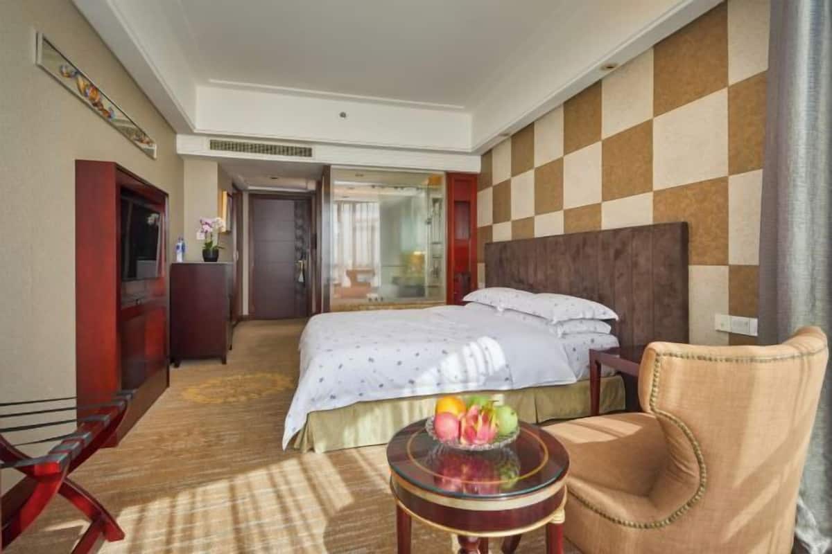 Minibar, una cassaforte in camera, una scrivania, tende oscuranti