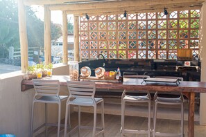Café da manhã com buffet grátis todos os dias