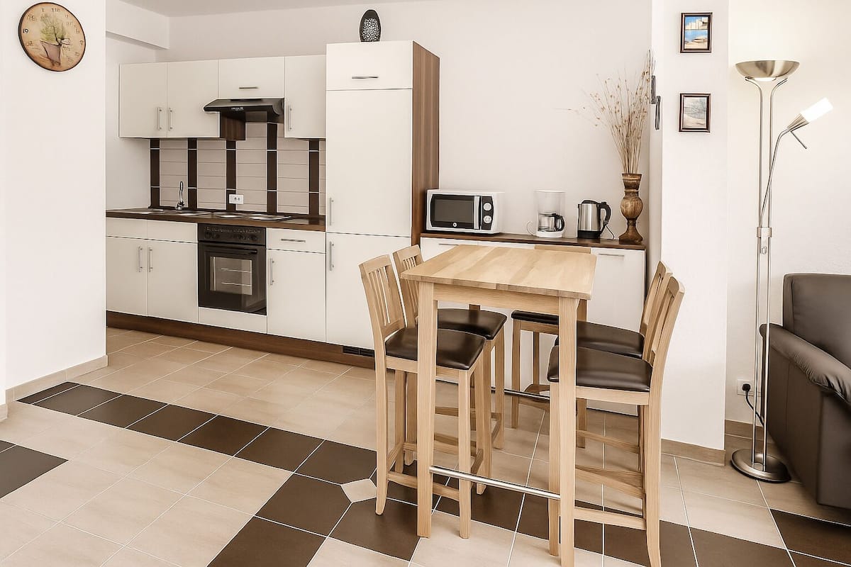 LĂ€genhet - privat badrum (40 m2) | Restauranger