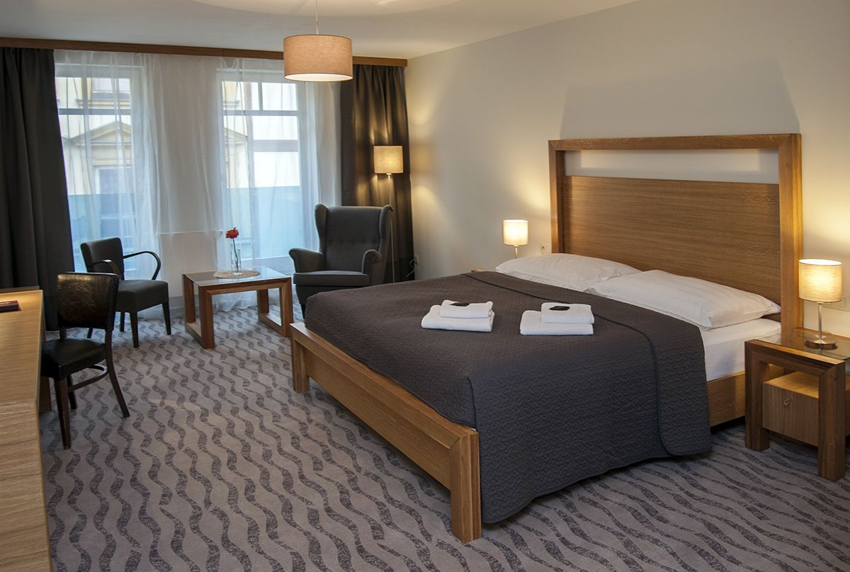 Deluxe Double Room | Minibar, in-room safe, desk, blackout drapes