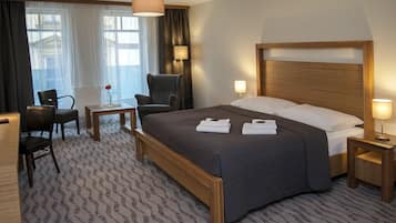 Deluxe Double Room | Minibar, in-room safe, desk, blackout drapes