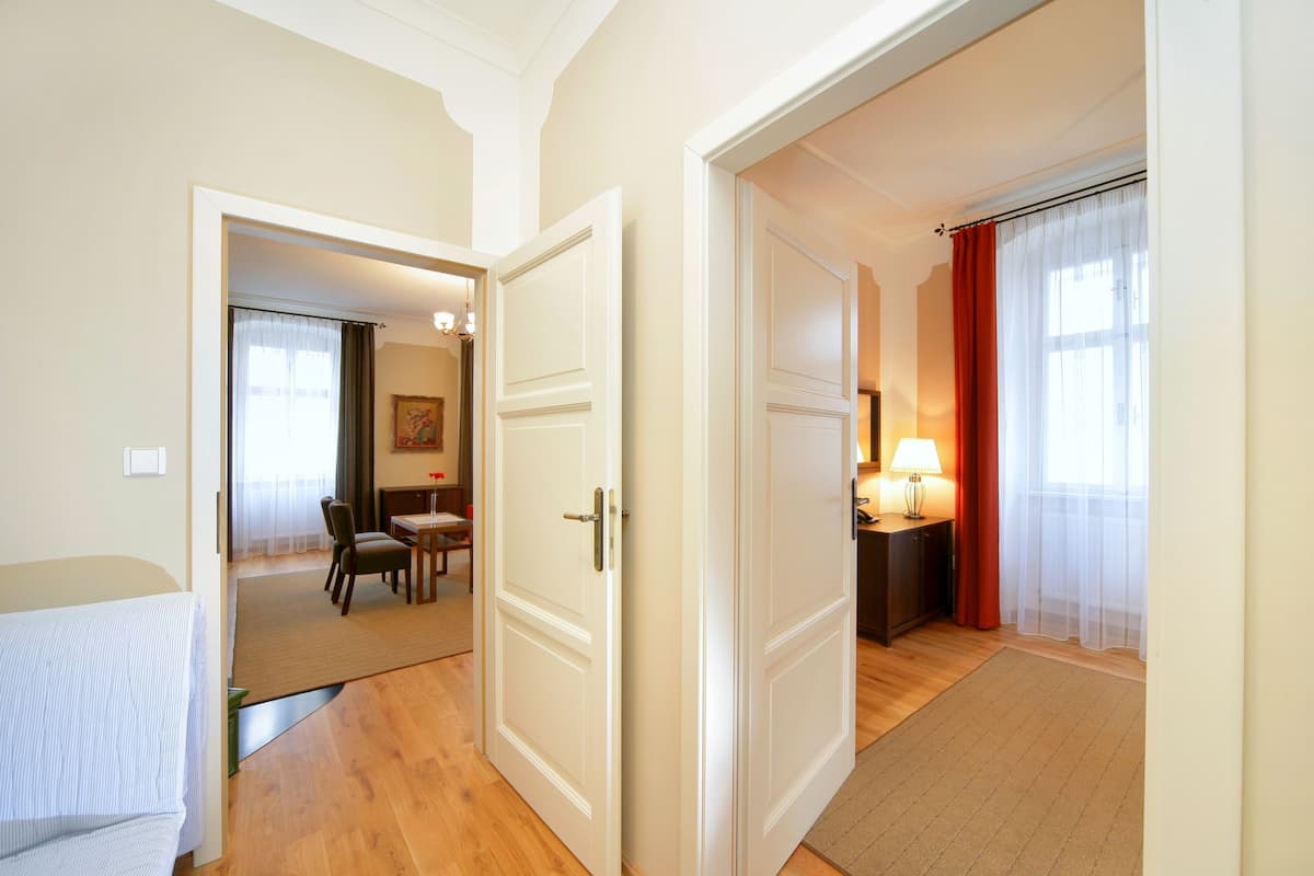 Suite | Minibar, in-room safe, desk, blackout curtains
