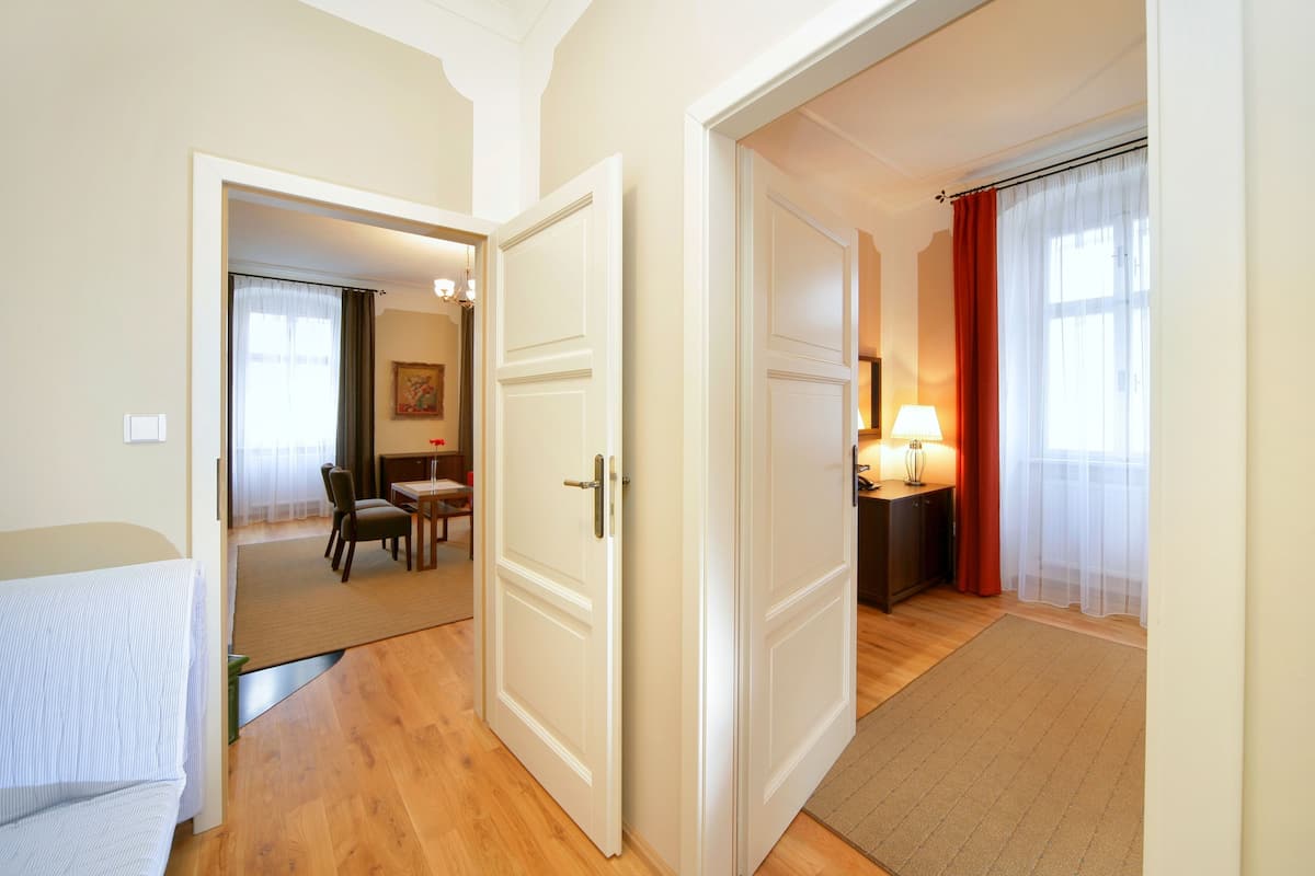 suite | minibar, in-room safe, desk, blackout curtains