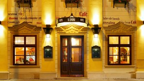 A hotel entrance with a sign reading "Hotel U Zvonu" and "Cafe". - Hotel U Zvonu (Vrchlabi)