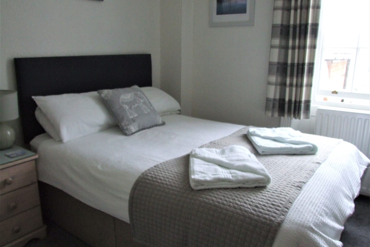 Iron/ironing board, free WiFi