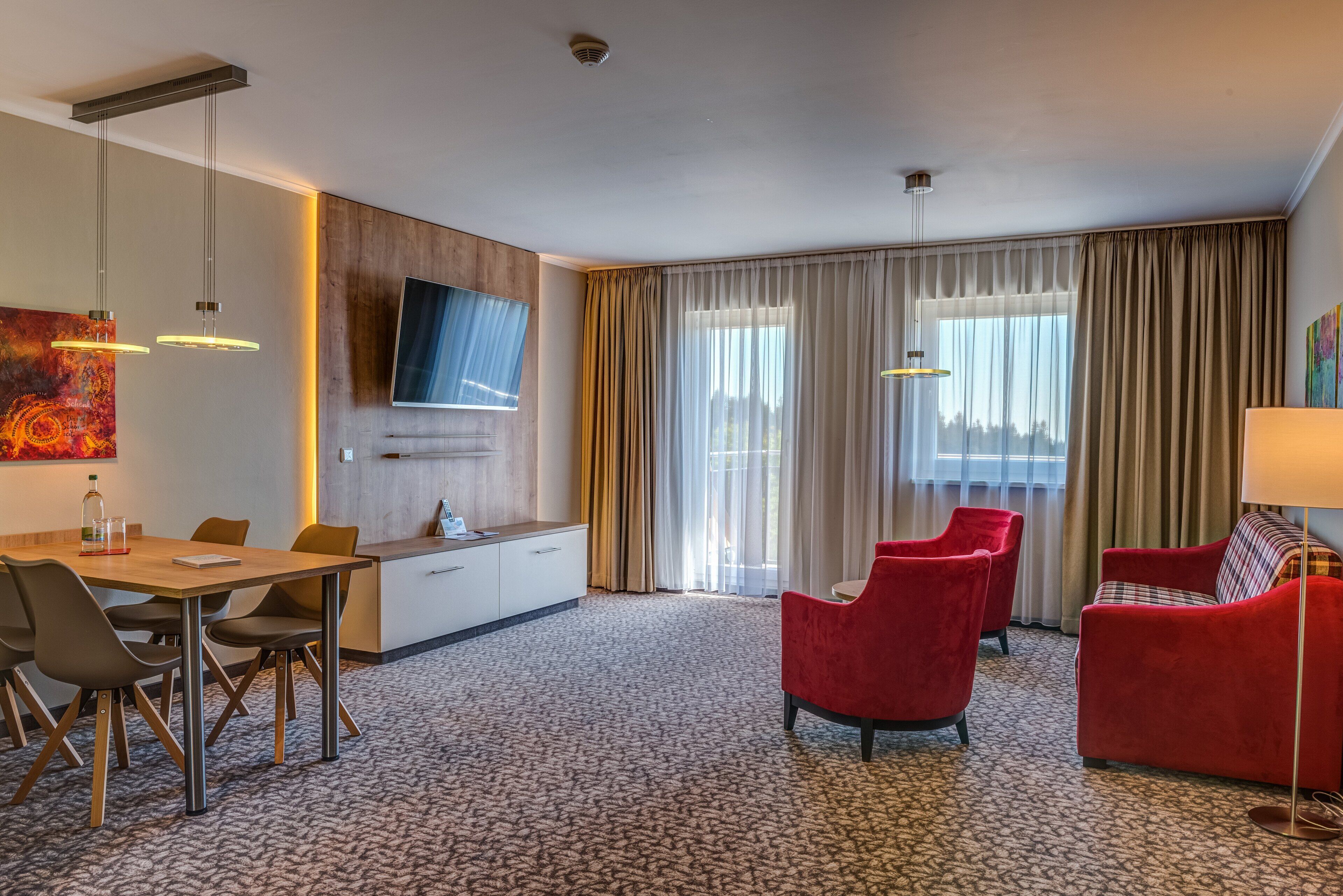 Deluxe Suite, 1 Bedroom | Living room | Flat-screen TV