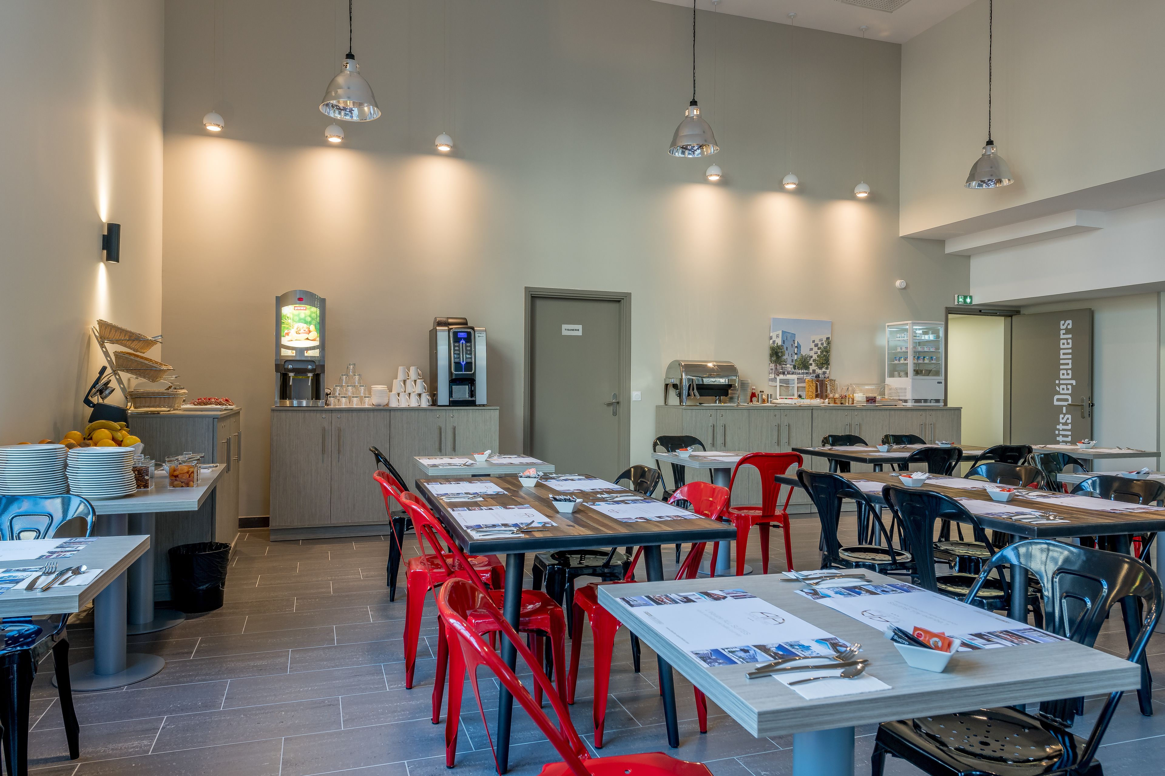 Daily continental breakfast (EUR 12.9 per person)