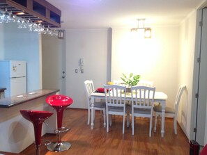 Standard Apartment, 2 Bedrooms | In-room dining - Apartamento Castilla (Vina del Mar)