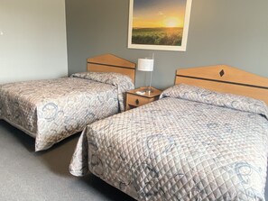Chambre Standard, 1 lit double, non-fumeur, réfrigérateur et four à micro-ondes | Bureau, accÚs au Wi-Fi (inclus), literie fournie