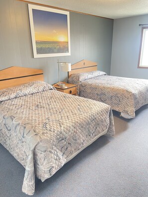 Habitación estándar, 1 cama doble, no fumadores, frigorífico y microondas | Escritorio, wifi gratis, ropa de cama