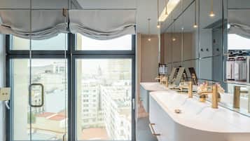 Douche, douche à « effet pluie », articles de toilette écologiques