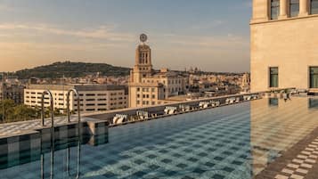 Rooftop pool