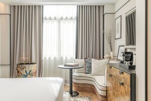 Premium bedding, minibar, in-room safe, individually decorated - BLESS Hotel Barcelona (Barcelona)