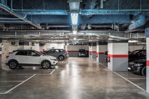 Ubetjent parkering (EUR 29 per dag)