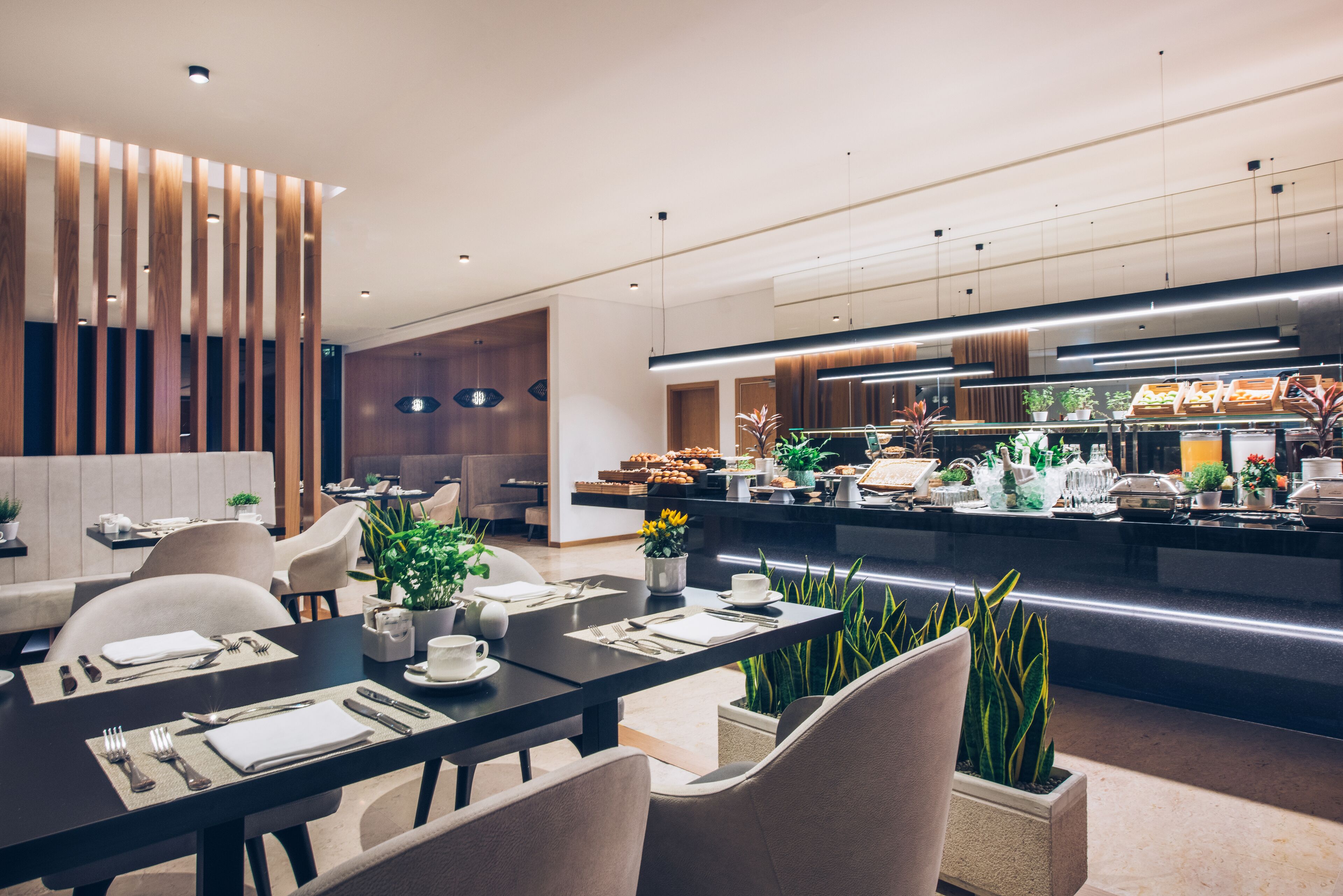 2 间餐厅，供应早餐