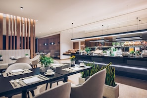 2 restaurantes; se sirven desayunos