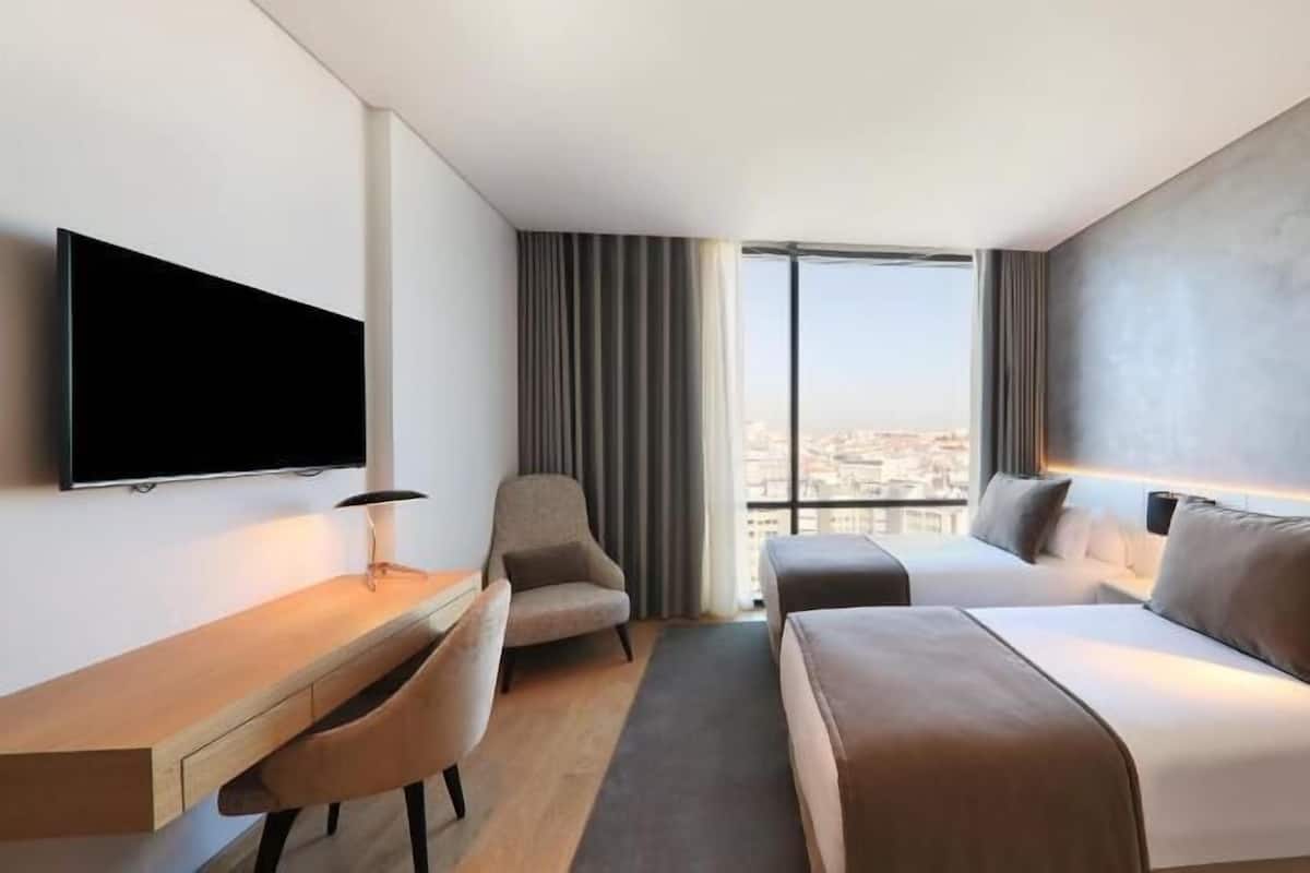 Minibar, in-room safe, individually decorated, individually furnished
