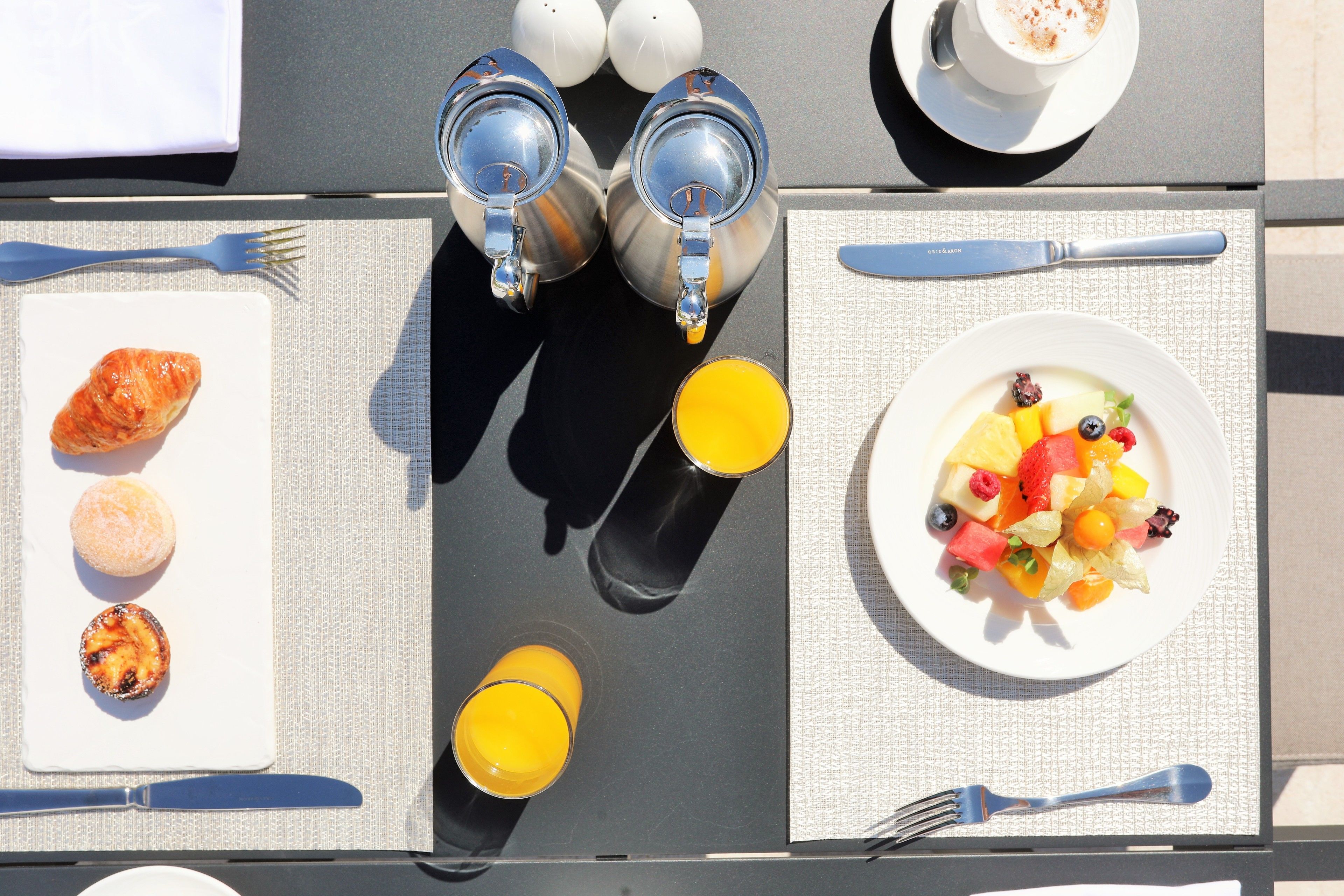 daily buffet breakfast for a fee