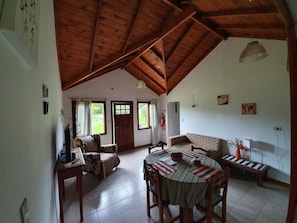 Frigorifero con congelatore, microonde, piano cottura