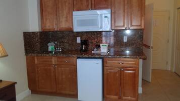 Coffres-forts dans les chambres, fer et planche Ă repasser