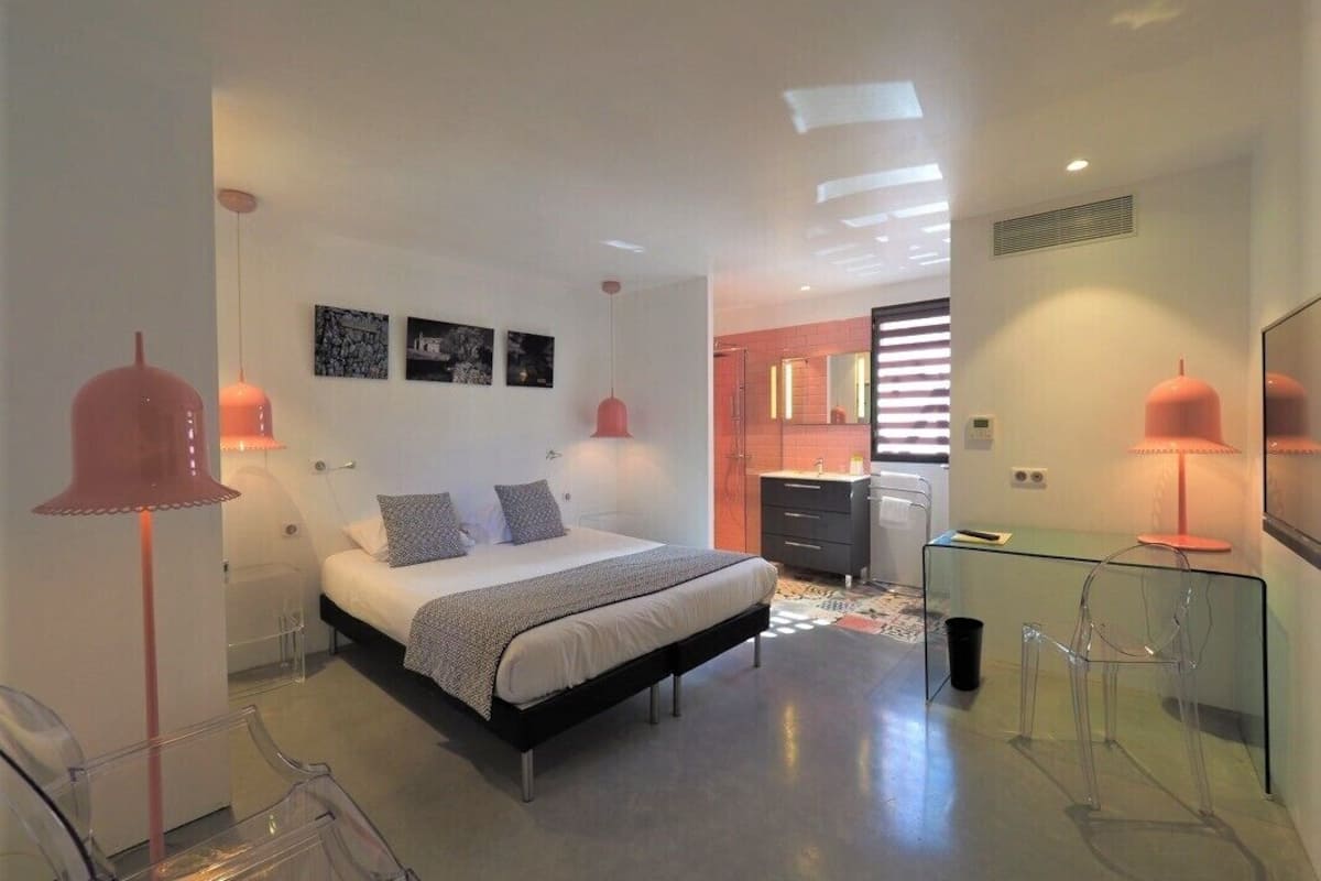 design double room | minibar, desk, free wifi, bed sheets