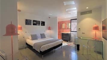 Design Double Room | Minibar, desk, free WiFi, bed sheets