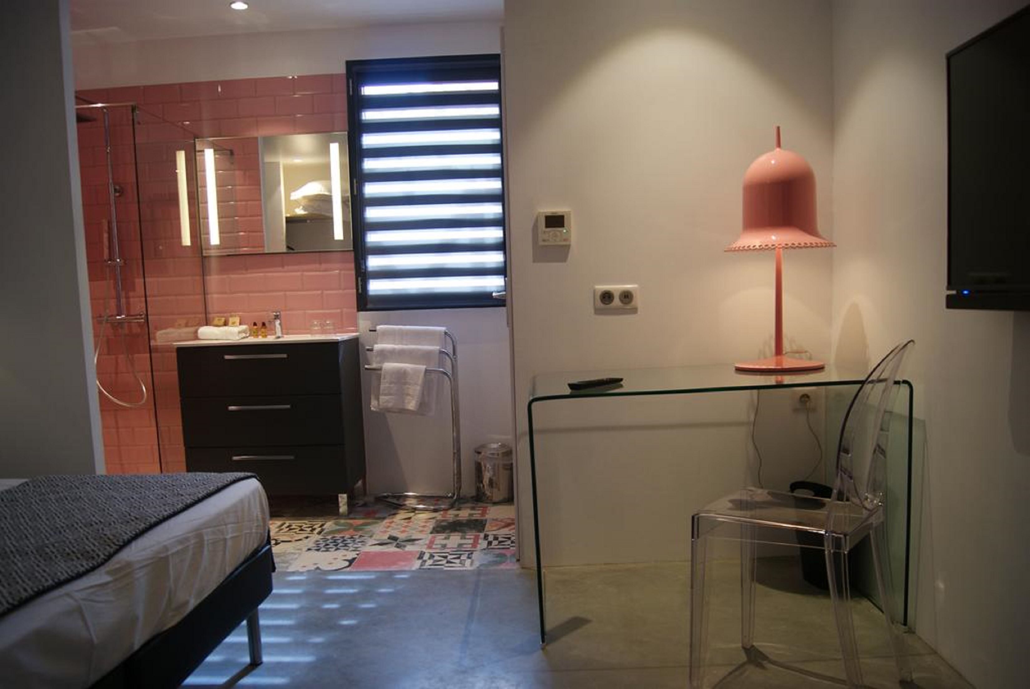 minibar, desk, free wifi, bed sheets