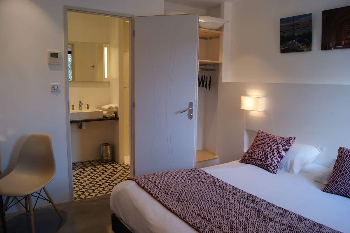 standard double or twin room | minibar, desk, free wifi, bed sheets