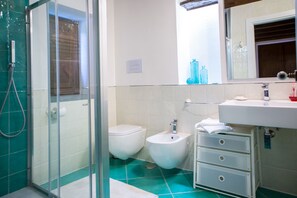 Double Room (Camera Del Quadrifoglio) | Bilik Mandi | Pancuran mandi, kelengkapan dandanan diri percuma, pengering rambut 