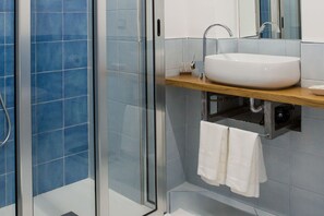 双人房 (Camera della Civetta) | 浴室 | 淋浴设施、免费洗浴用品、吹风机、坐浴桶