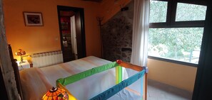 Cots/infant beds, free WiFi, bed sheets