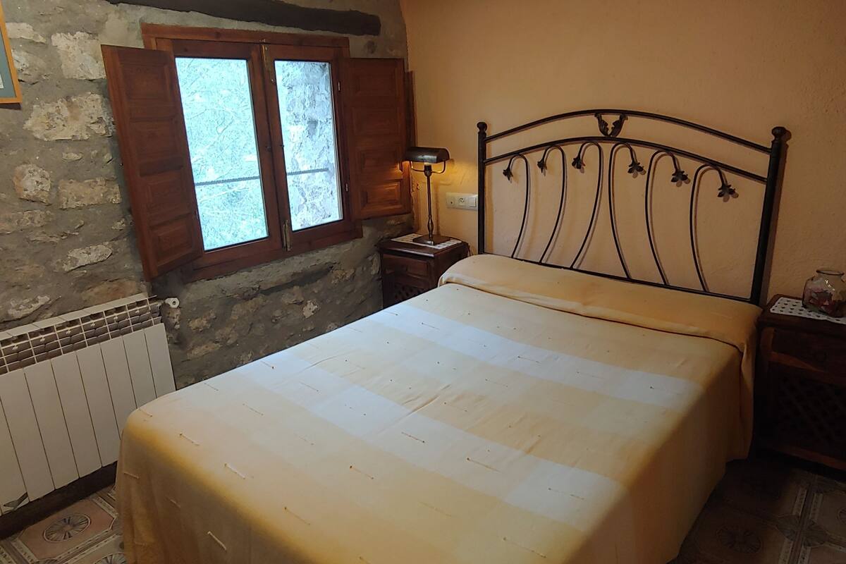 Cots/infant beds, free WiFi, bed sheets