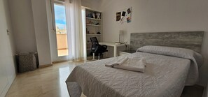 Penthouse, 2 Bedrooms, Terrace | Free WiFi, bed sheets, wheelchair access - Residencia Universitaria Alfil (Málaga)