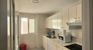 Standard Room, Kitchen | Shared kitchen | Fridge, microwave - Residencia Universitaria Alfil (Málaga)