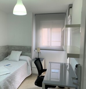 Enkeltrom, delt bad | Wi-fi (inkludert), sengetøy og rullestolvennlig