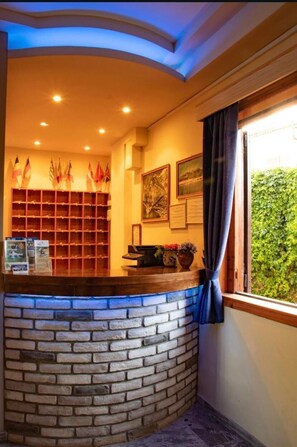Lobby - De la Plage (Pylos-Nestoras)