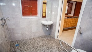 Bathroom - Pension Las Palomas (Jerez de la Frontera)