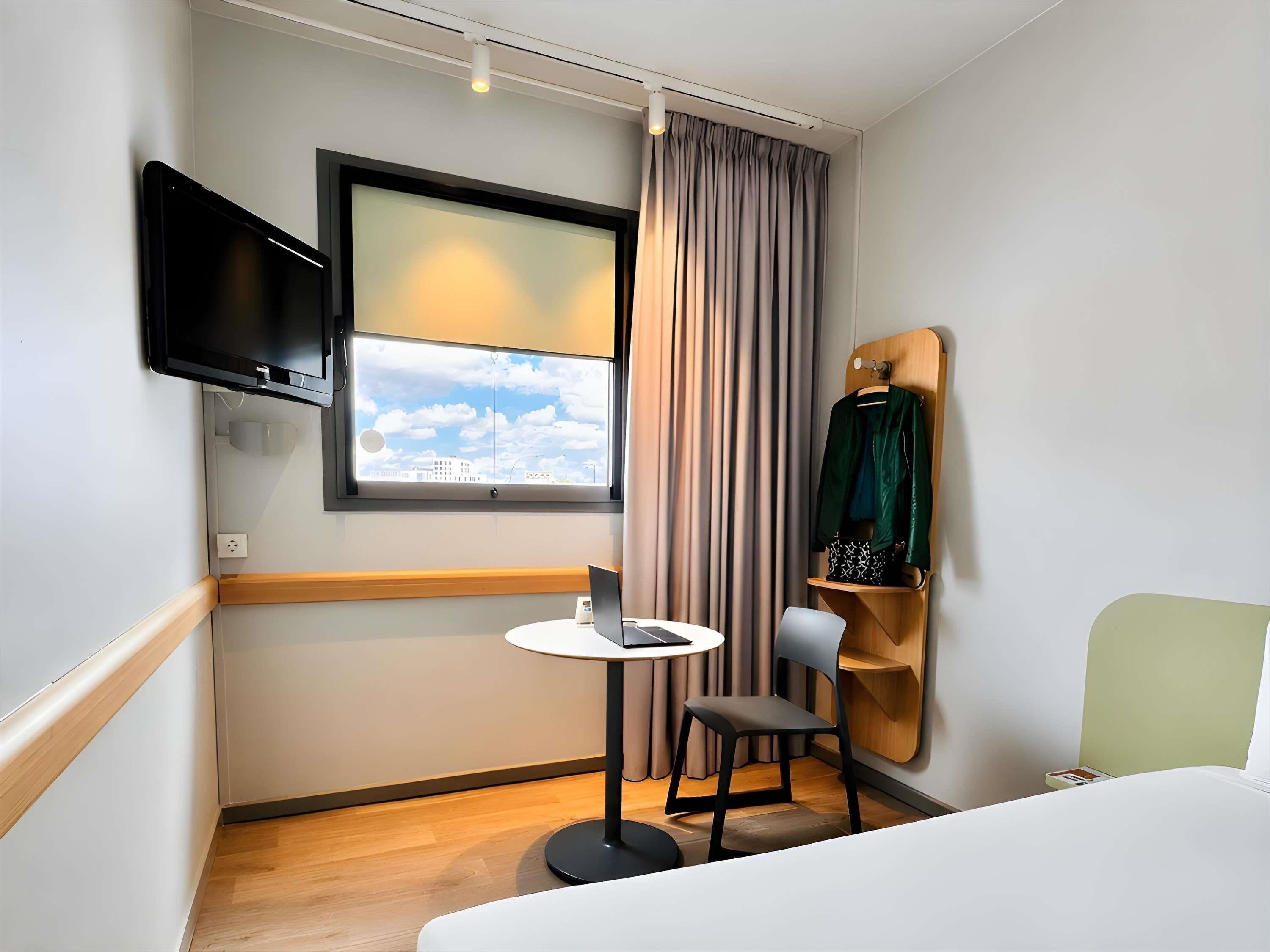 Superior Room, 1 Double Bed | Desk, laptop workspace, blackout drapes, soundproofing
