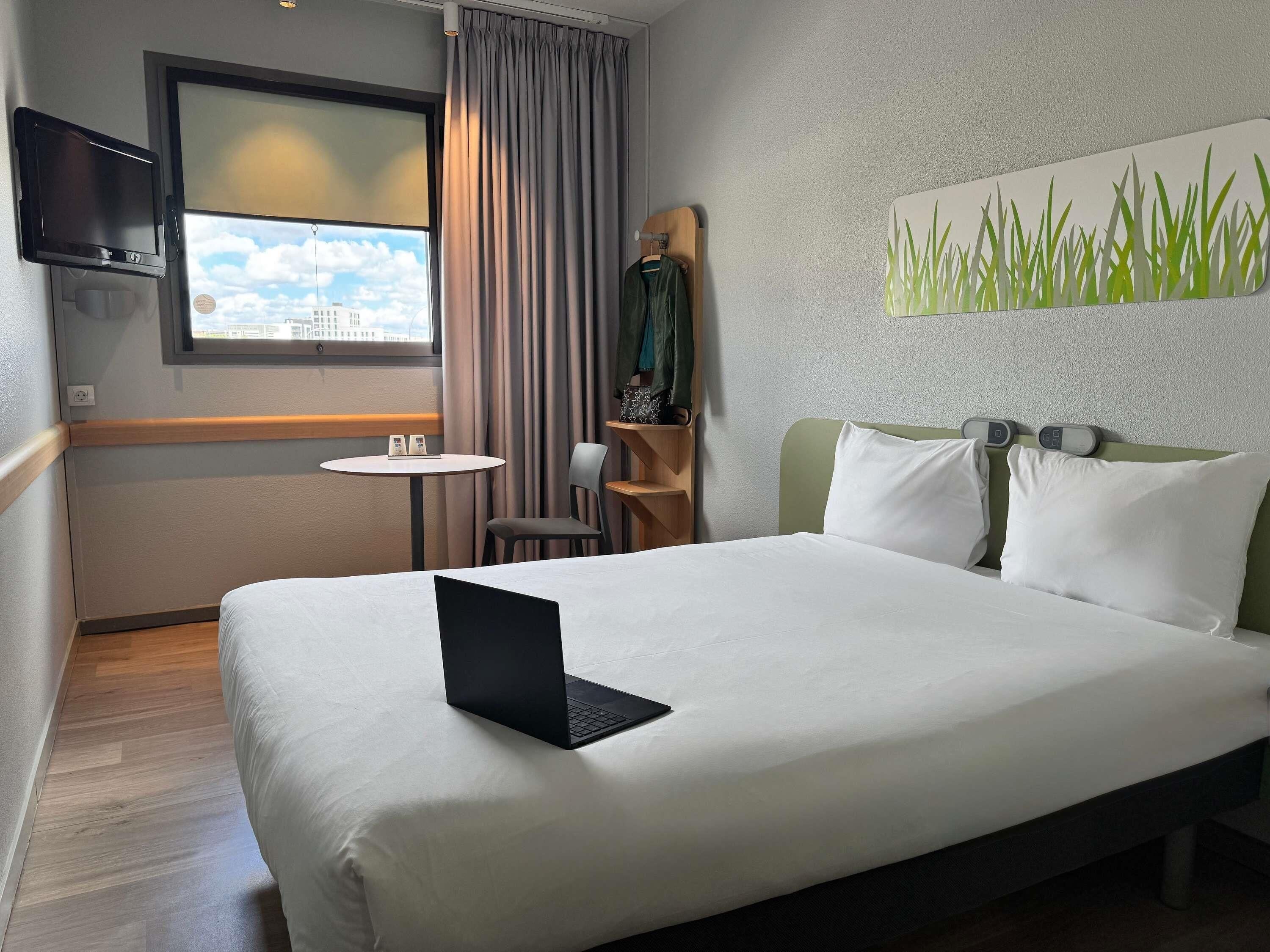 Superior Room, 1 Double Bed | Desk, laptop workspace, blackout drapes, soundproofing