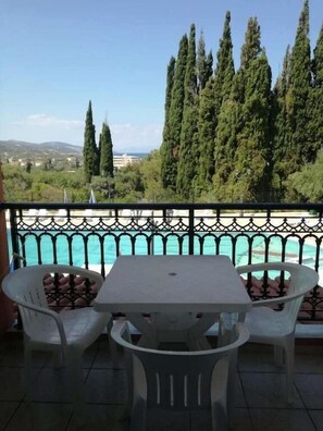 Outdoor dining - Zante Dolphin (Zakynthos)