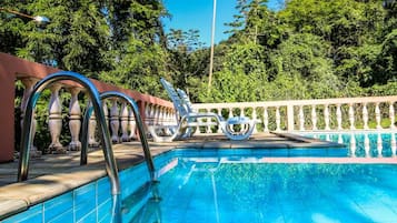 Outdoor pool, pool loungers