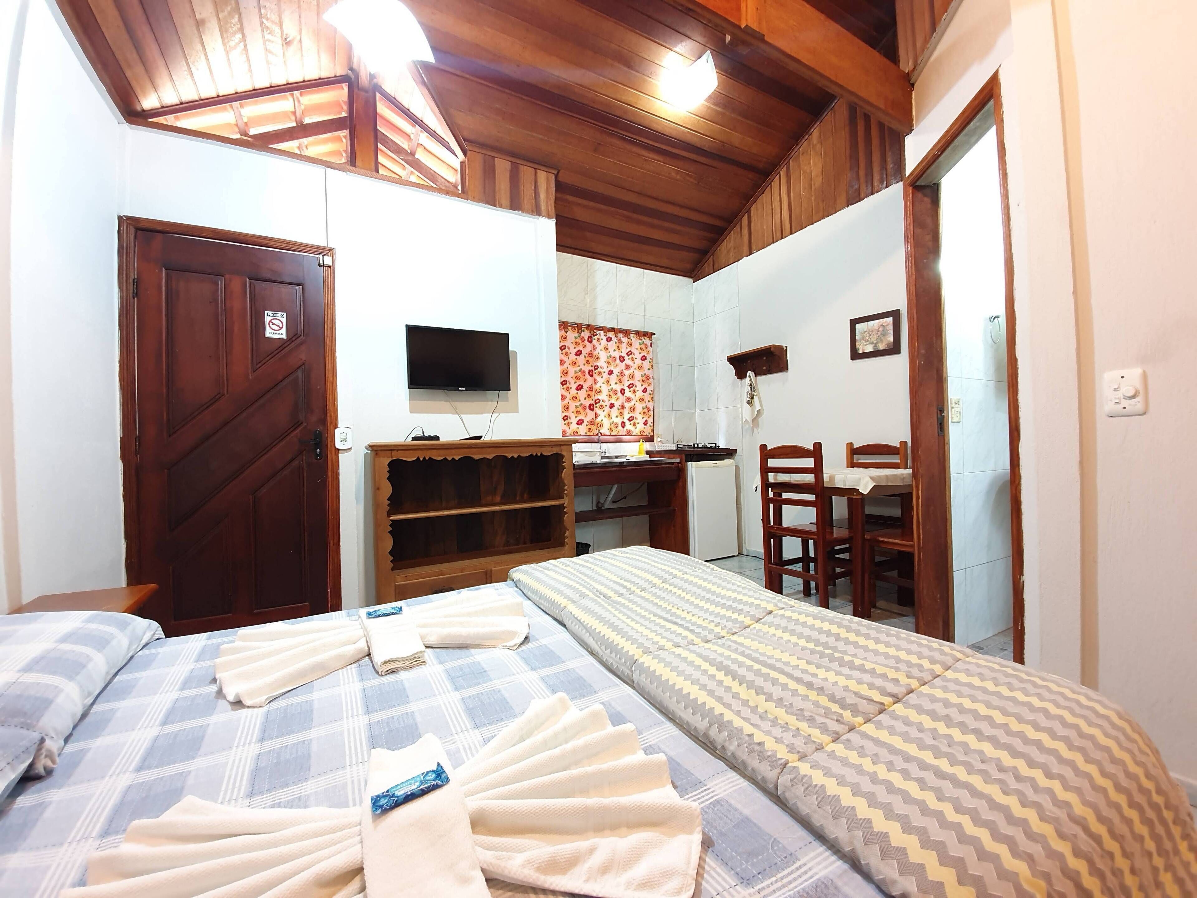 Minibar, wifi gratis y ropa de cama 