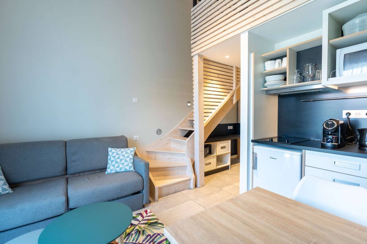 executive apartment, 1 bedroom (one double bed, one sofa bed) | in-room safe, laptop workspace, blackout curtains, soundproofing