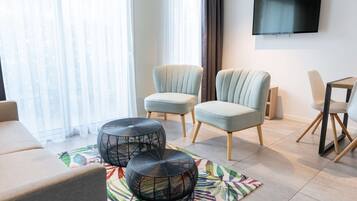 Apartment, 2 Bedrooms | In-room safe, laptop workspace, blackout curtains, soundproofing