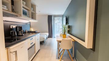 Superior-stúdíóíbúð - 2 einbreið rúm (Two Single Beds) | Öryggishólf í herbergi, vinnuaðstaða fyrir fartölvur